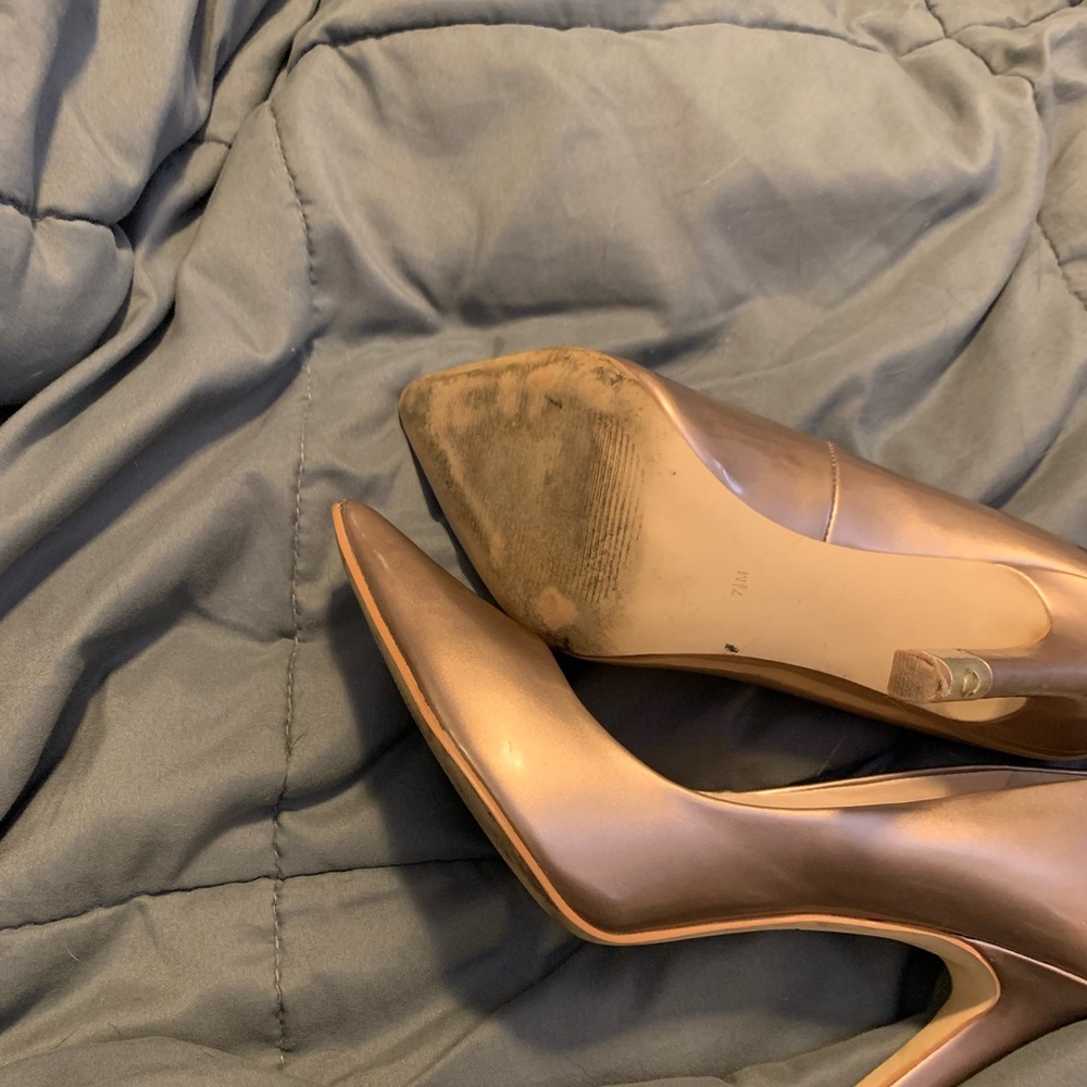 Guess gold pumps, beautiful size 7 1/2 - Picture 2 of 7
